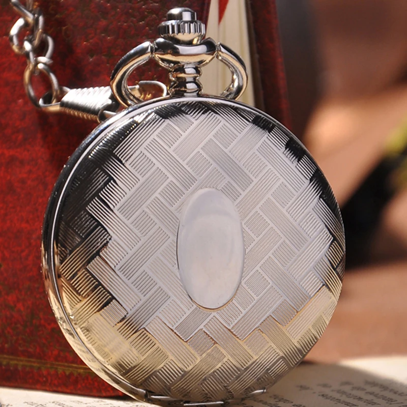 

Silver Mechanical Pocket Watch Hand Winding Roman Numerals Display Retro Pendant Clock with 30 cm Chain