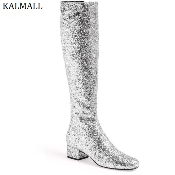 Kalmall цвета: золотистый, серебристый блестками сапоги до колена Высокие сапоги Зимняя обувь на низком каблуке женские облегающие высокие сапоги уличные Стиль женские мотоциклетные ботинки