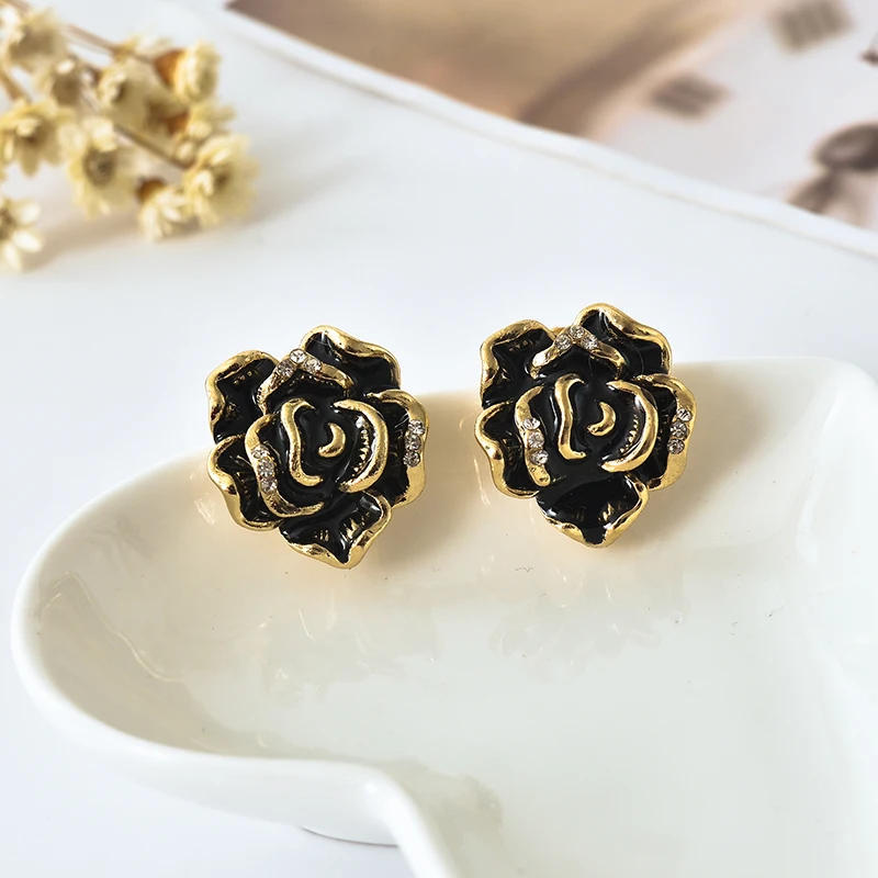

COWNINE New three dimensional ear clip golden and drops of oil Black, Green Rose ear clip and sweet temperament free shipping