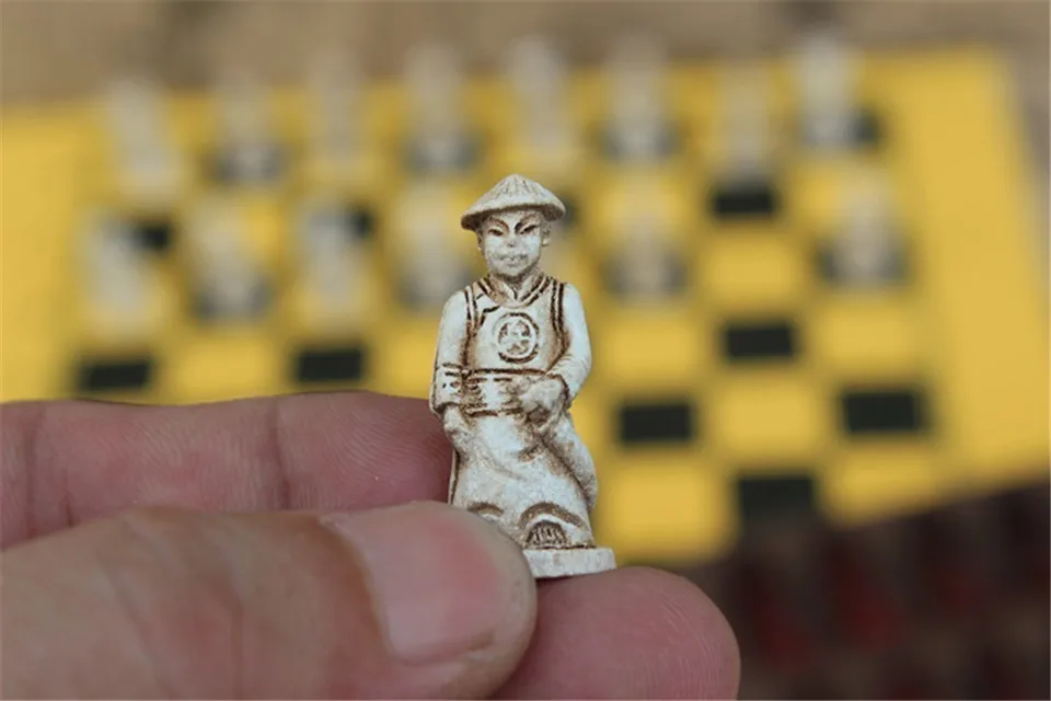 НОВЫЕ антикварные шахматы Маленькая кожаная шахматная доска Цин Бин реалистичные шахматные фигуры персонажи подарки для родителей развлечения