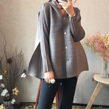 

LANMREM 2020 new summer fashion stand collar batwing sleeves pleated single breasted loose shirt female blouse WG95101