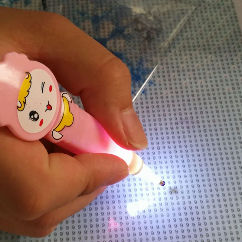 

Cartoon Diamond Painting Drill LED Pen with Light Cross Kit Pen Stitch Embroidery Painting Tools Glue Plastic Tray Set
