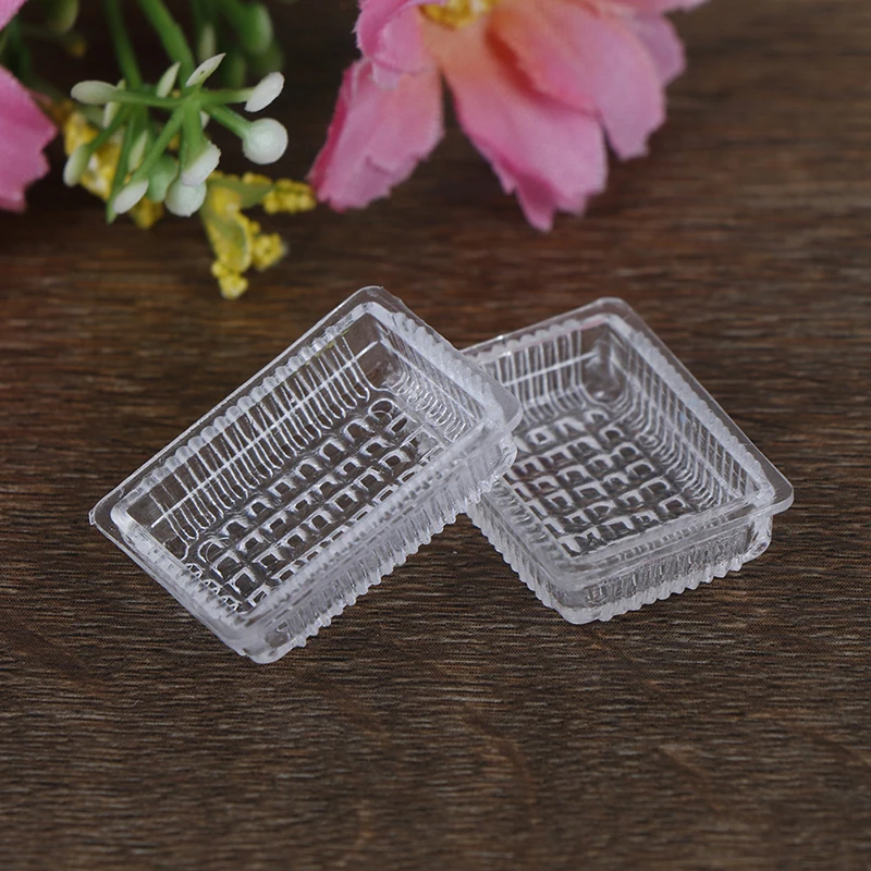 

2pcs Resin Cane Basket Miniature Fast Food Tray Serving Plate Dish Dessert Tray Tableware Dollhouse Miniature Kitchen Home Decor