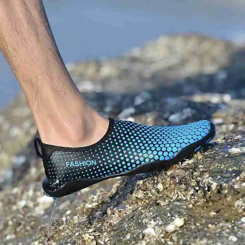 الصيف أحذية ماء الرجال صنادل شاطئ المنبع أكوا أحذية رياضية الرجال سريعة الجافة البحر أحذية النعال السباحة أكوا الجوارب