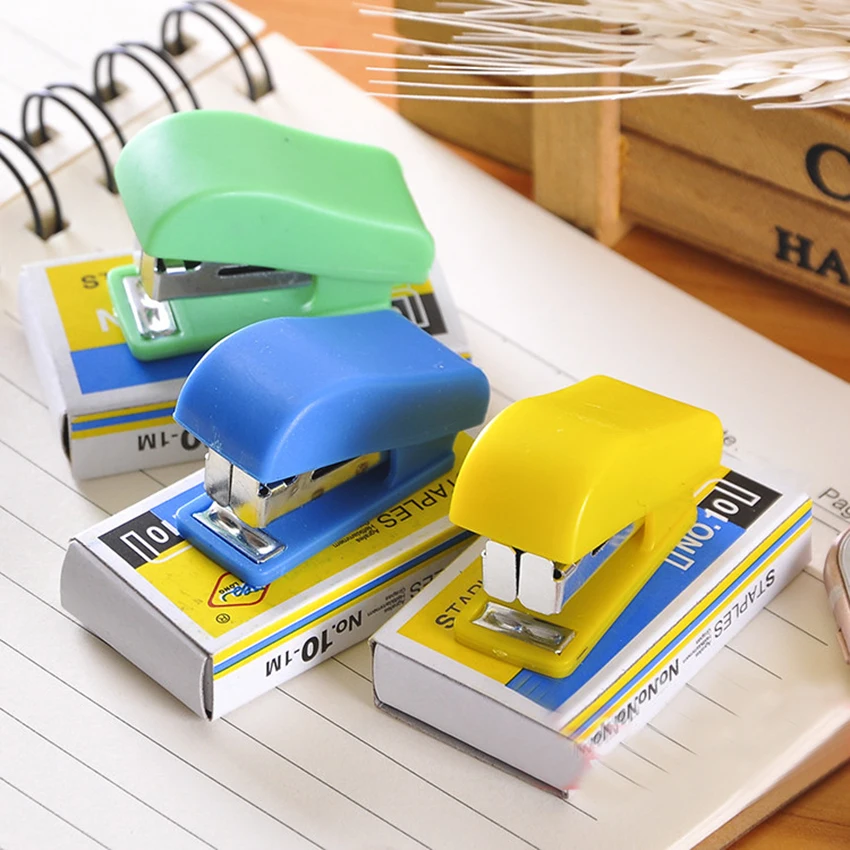 

1PC Super Kawaii Mini Small Stapler Useful Mini Stapler Staples Set Office Binding Stationery color random