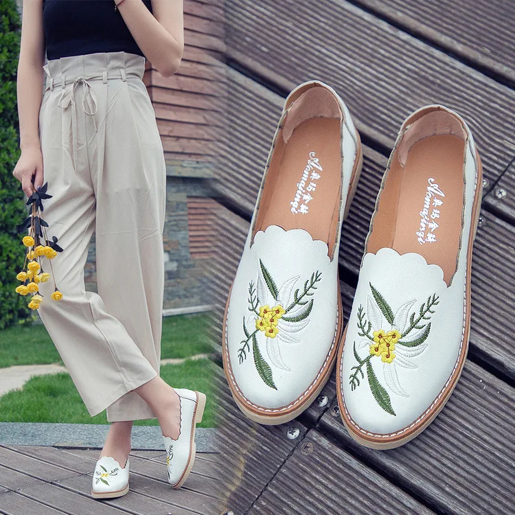 

Embroider Leather Shoes Women Flower Fringe Flat Loafers 2018 Preppy Style Small White Shoes Spring Shallow Mouth Slip On Casual