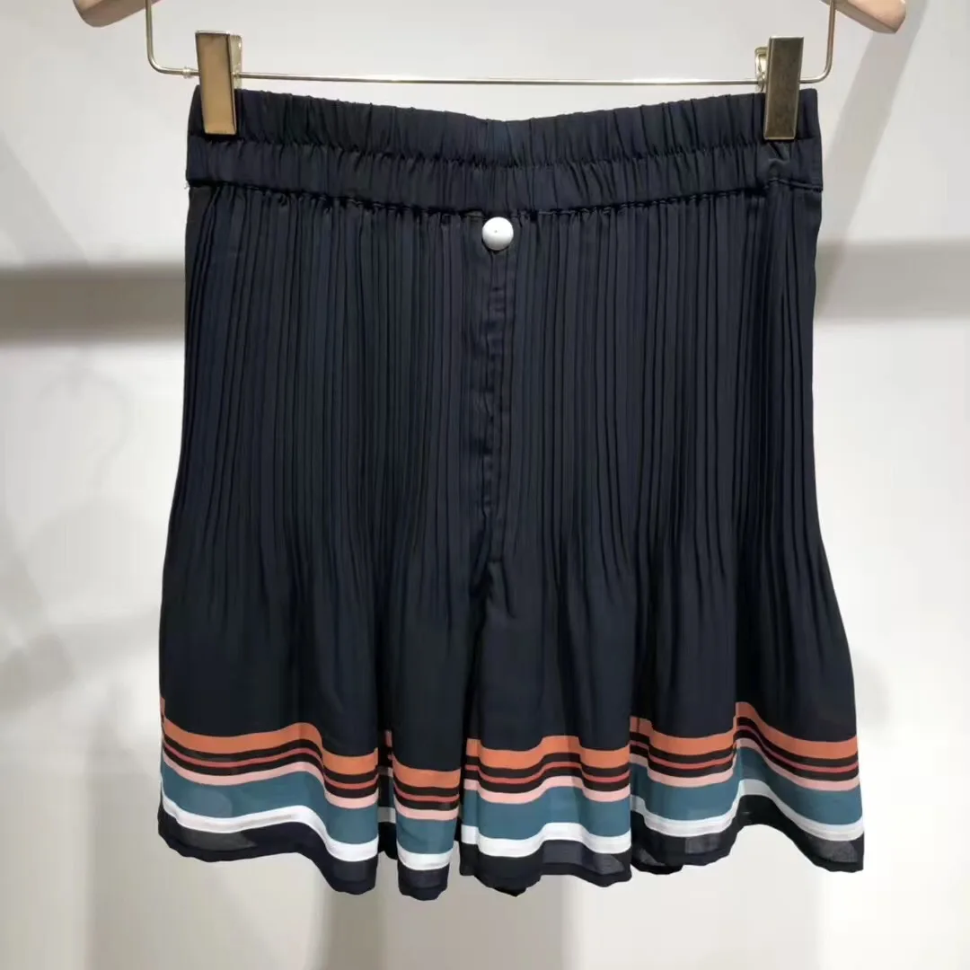 2019 Spring and Summer New Rainbow Spell Stripes Folding Loose Leisure Striped Knee Length Black Women Pants 2019 Spring and Summer New Rainbow Spell Stripes Folding Loose Leisure Striped Knee Length Black Women Pants