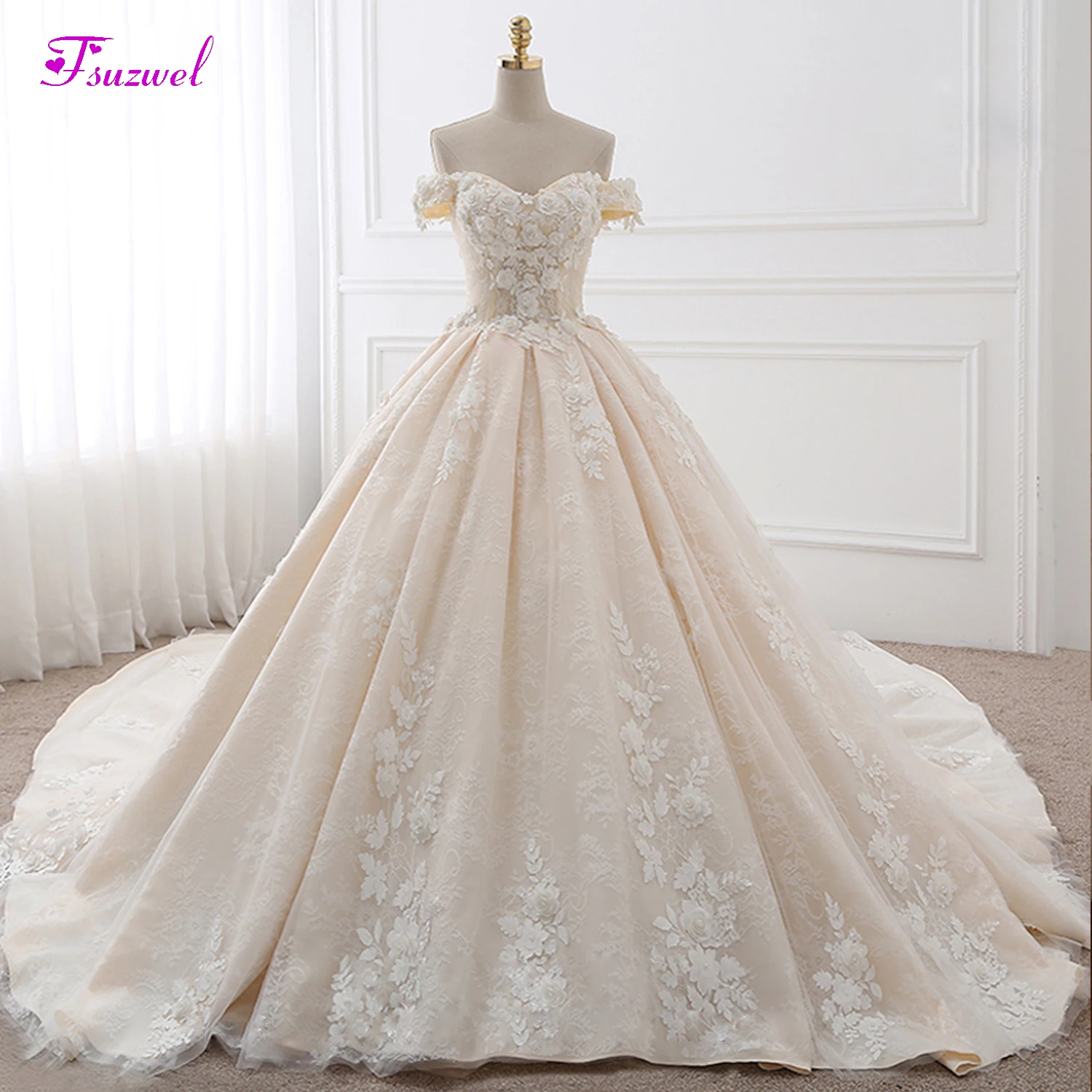 26927 26 De Réductionvestido De Noiva Appliques Dentelle Royal Train Princesse Robe De Mariée 2019 Luxe Perles Fleurs Bateau Cou Robe De Bal Robe