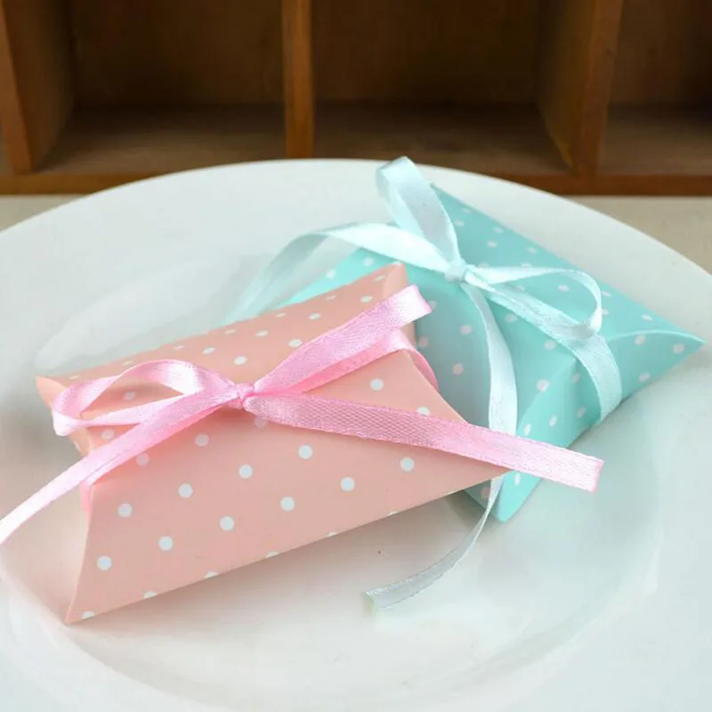 

100pcs Pillow Style Polka Dots Candy Boxes Gift Box Wedding Table Decor Baby Shower With Ribbons Party Wedding Favors Supplies