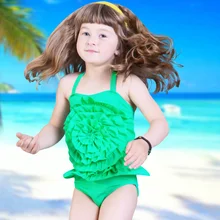 Yǒngyī nǚhái lián tǐ yǒngyī kě 'ài gōngzhǔ chúnsè bǎobǎo yīng' ér yóuyǒng yī chúnsè