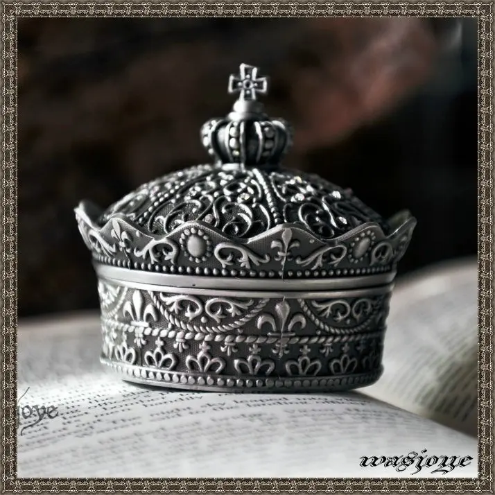 

Antique European princess jewelry boxes Isa's crown Luxury crown Vintage trumpet Jewelry box birthday gift