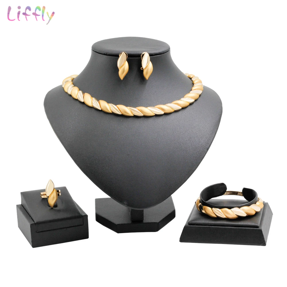 

Simple Dubai Gold Jewelry Sets Charm Bridal Wedding Necklace Bracelet Ring Fashion Women Anniversary Exquisite Gift