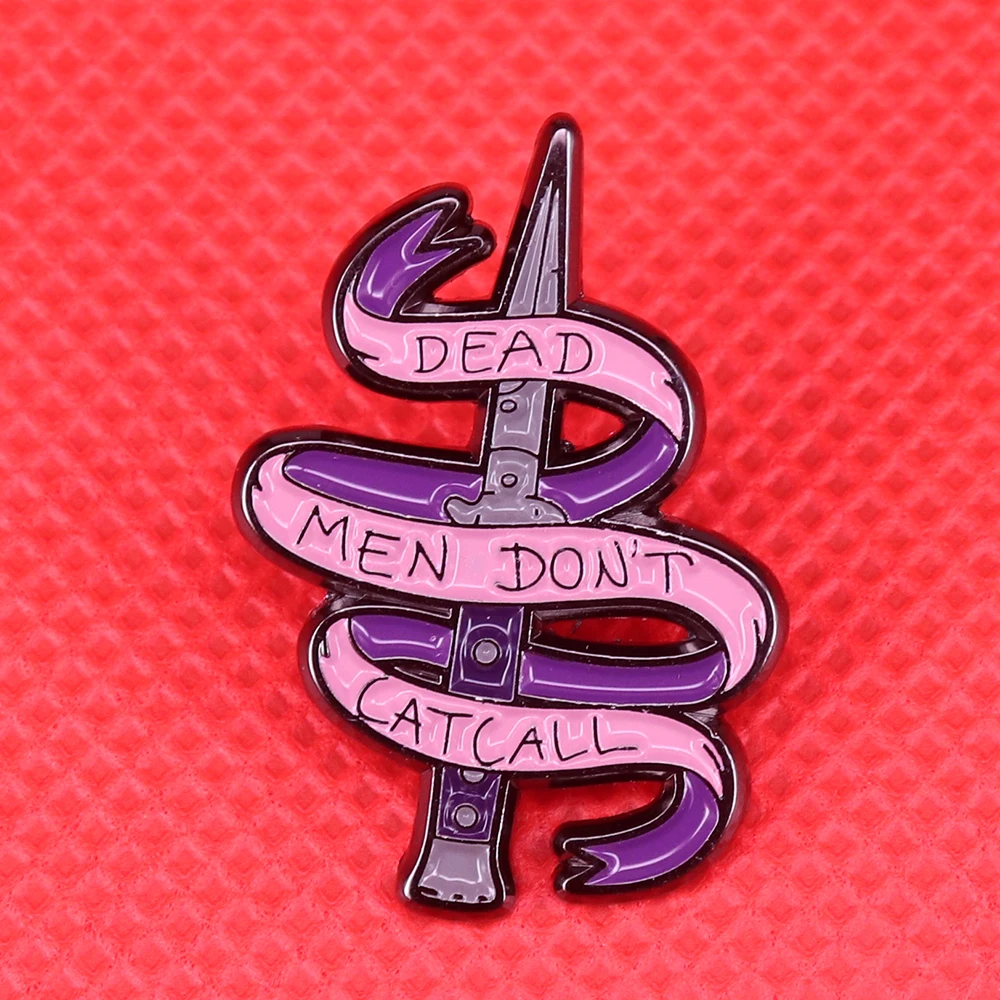 Брошь с надписью "Dead men don't catcall", феминистская булавка, забавный подарок для нее, цитата из феминизма, ювелирное изделие, значок с защитой прав женщин
