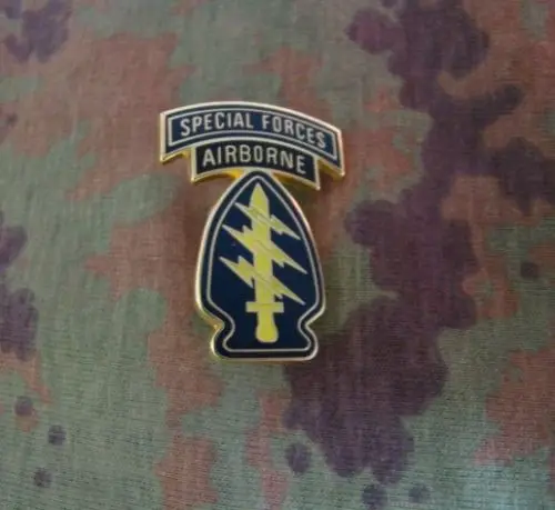MILITARY US ARMY SPECIAL FORCES AIRBORNE METAL SHOULDER PIN BADGE-World military Store