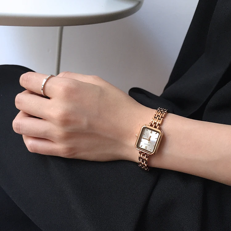Женские квадратные стильные маленькие Роскошные водонепроницаемые женские кварцевые часы со стальным ремешком