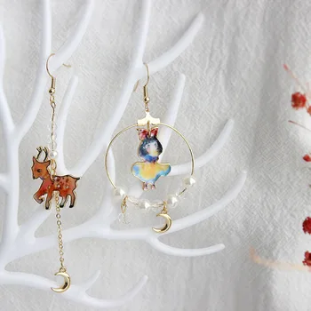 

SANSUMMER 2020 New Elegant Alloy Cartoon Dream Snow White Elk Asymmetric Long Earrings Temperament Imitating Pearl Moon 5527
