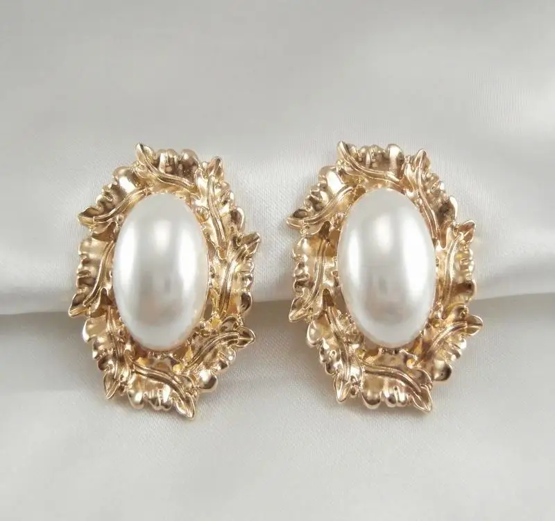 

Timeless Wonder Stunning geo Baroque faux pearl Statement Earrings Girl Party prom rare simple top runway art deco gown ins 2225