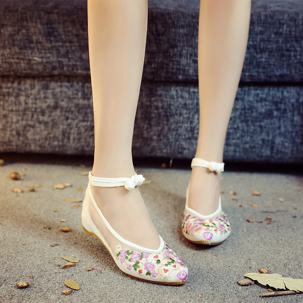 Летняя женская обувь на плоской подошве в китайском стиле с острым носком; сетчатая дышащая обувь с цветочной вышивкой; мягкие балетки; женская повседневная обувь; zapatos mujer - Цвет: Бежевый