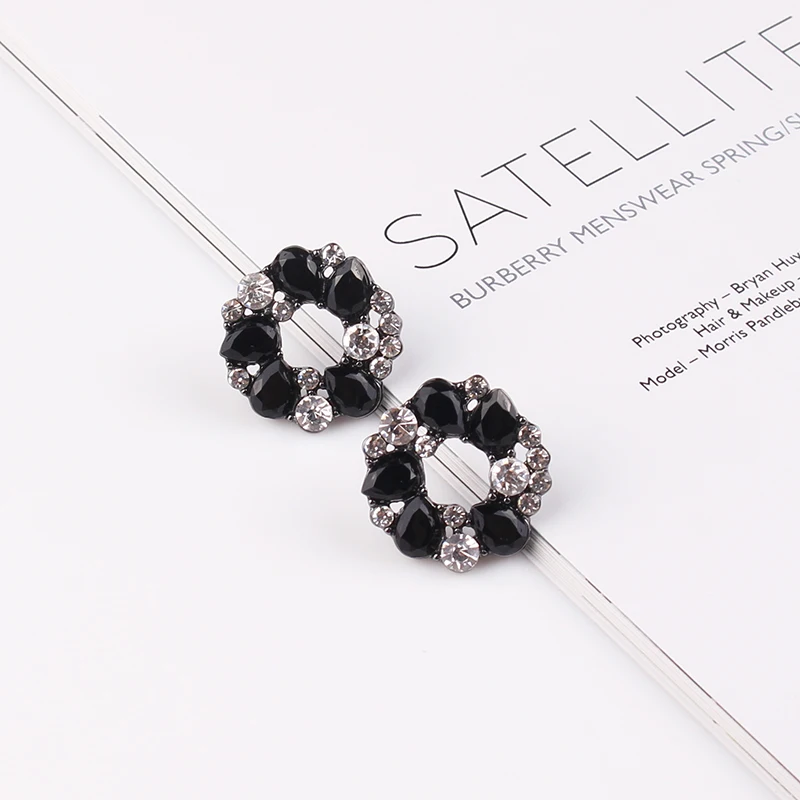 Brynn | Women's C-Shaped Floral Design Earrings