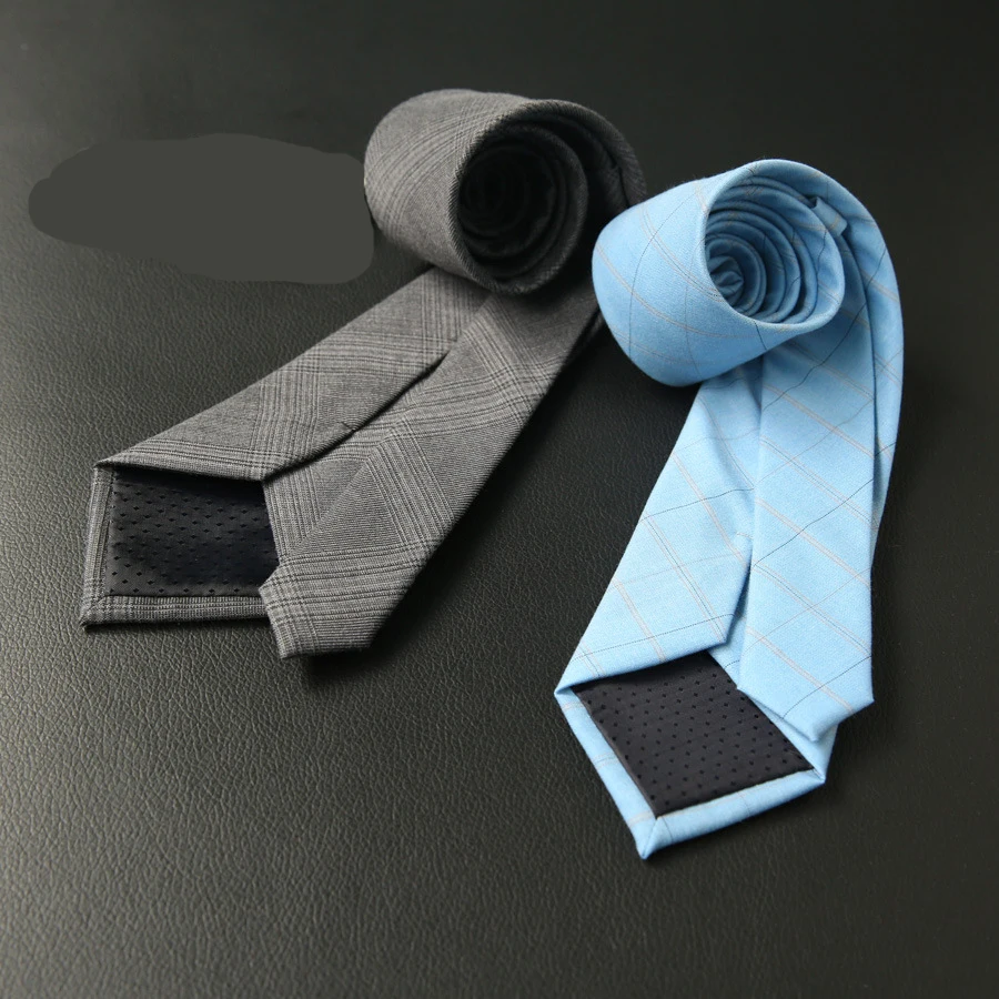 9995614323_780808300