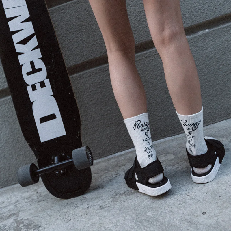 Забавные китайские персонажи Harajuku Модные женские высококачественные повседневные хлопковые чулки черно-белые уличные хип-хоп носки для скейтеров осень