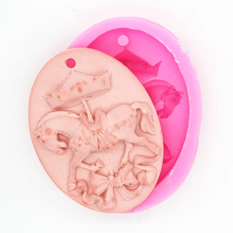 DIY classic Trojan horse solid aromatherapy gypsum mould DIY silicone clay mold fashion car pendant molding tool