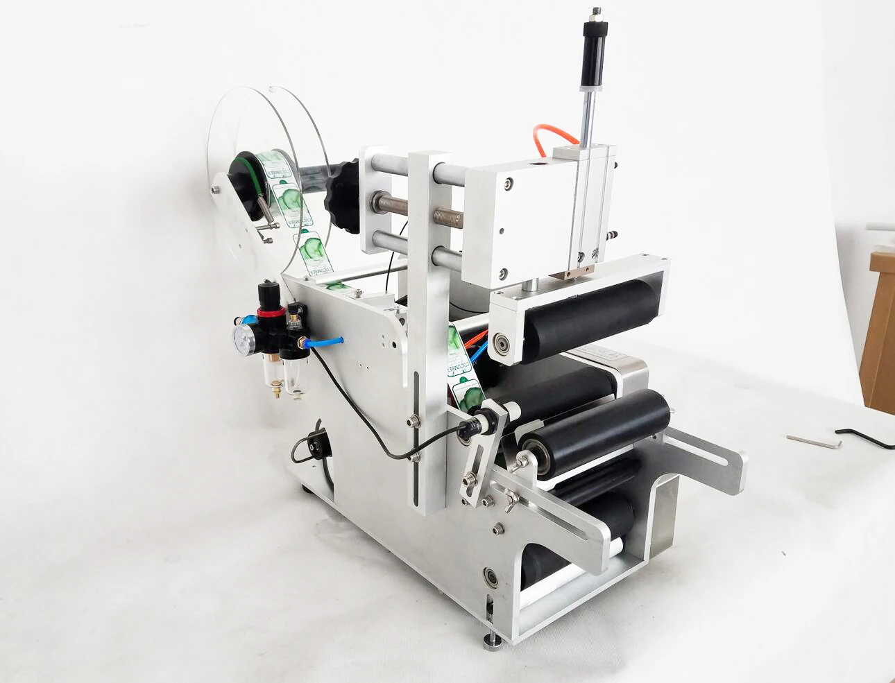 US $1.280.00 Semi Automatic Labelling Machine Drugs Medicine Round Bottle Labeling High Accuracy Glass Plastic Bottle Labeler Free Shipping