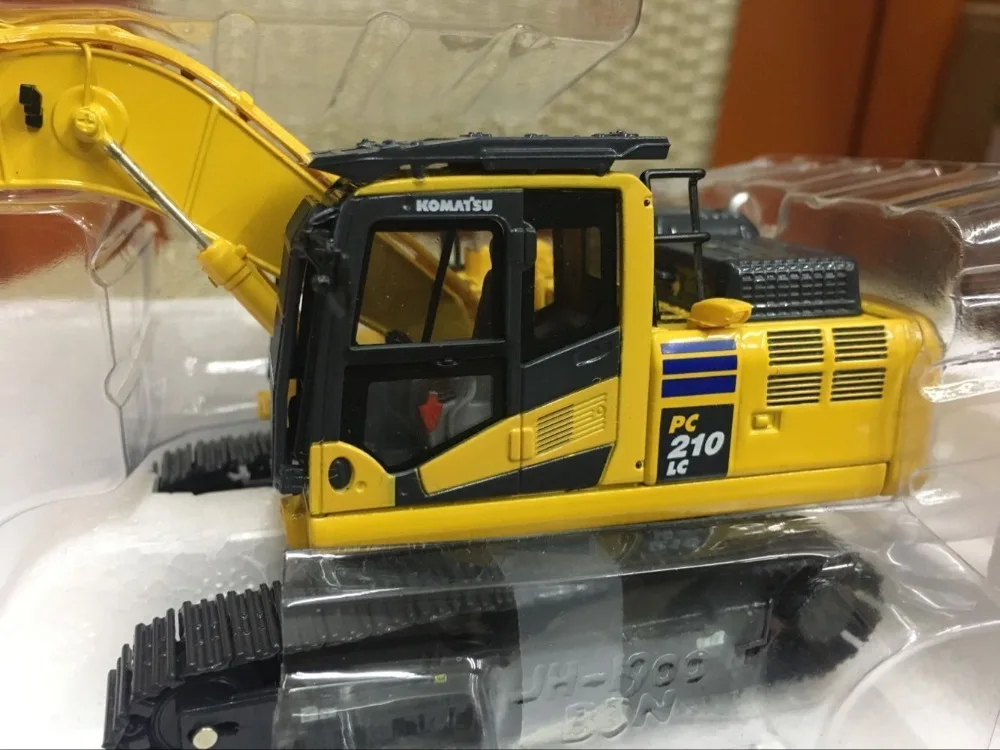 UH8122, Коллекционная модель литья под давлением, подарок 1:50 Komatsu PC210LC-11, гидравлический экскаватор, строительный автомобиль, Игрушечная модель для украшения