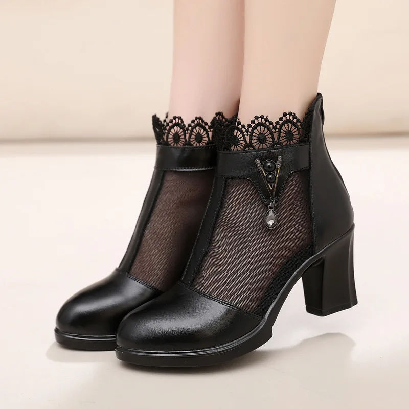 

2019 summer new women's net boots sandals hollow thick with bud silk yarn leather rhinestone high heel women's cool boots.
