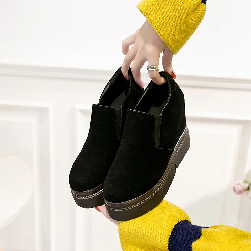 

2019 spring new leather women's shoes increased thick-bottomed round head women's shoes one foot lazy women's shoes.