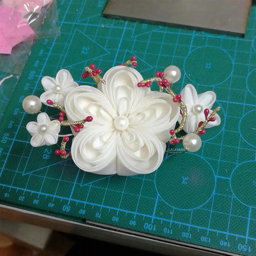 

LALAVARA handmade silk Ivory Blossom Chinese kanzashi hair combs wedding bride headwear