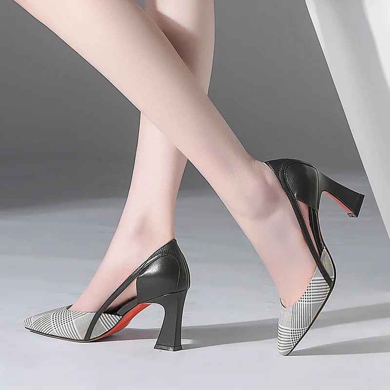 

2018 autumn and winter new size code leather shoes round head thick with leather high heels hollow women's shoes.