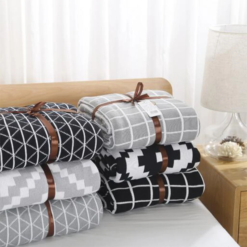 Kintted Simple Blanket White And Black Beautiful Package Cover Blanket