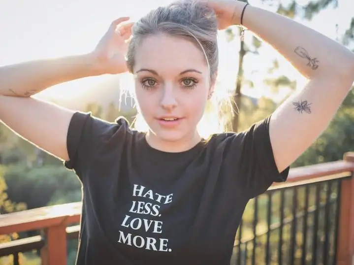 Стильная футболка с надписью hate less love more hipster Tumblr Повседневная короткими рукавами