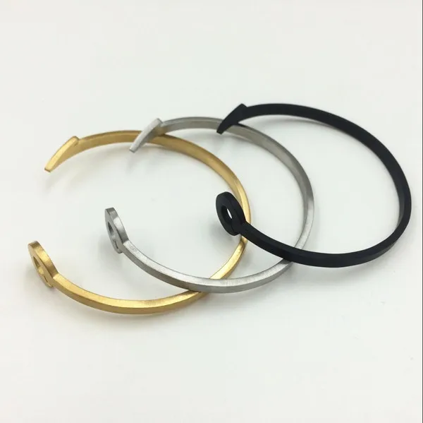 Expandable Arrow Style Stainless Steel Fish Hook Bracelet Plated Expandable Arrow Style Stainless Steel Fish Hook Bracelet Plated Gold