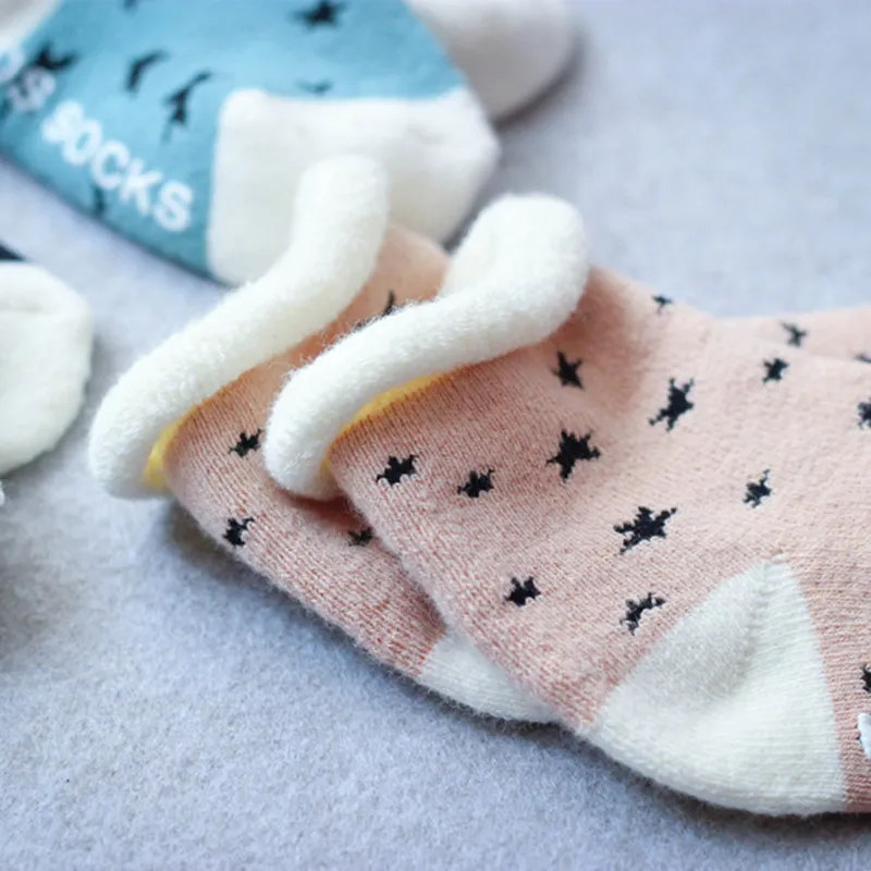 Детские зимние носки с нескользящей подошвой носки для малышей толстые носки для детей с изображением звездочек милые теплые чулочные изделия для дома из махровой ворсистой ткани для мальчиков и девочек возраст 0-4 лет