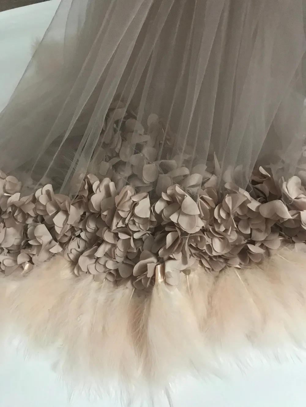 

fashion tulle mesh fabric Newest african net lace fabric with feather and 3d flower hot sale embroidered lace fabric