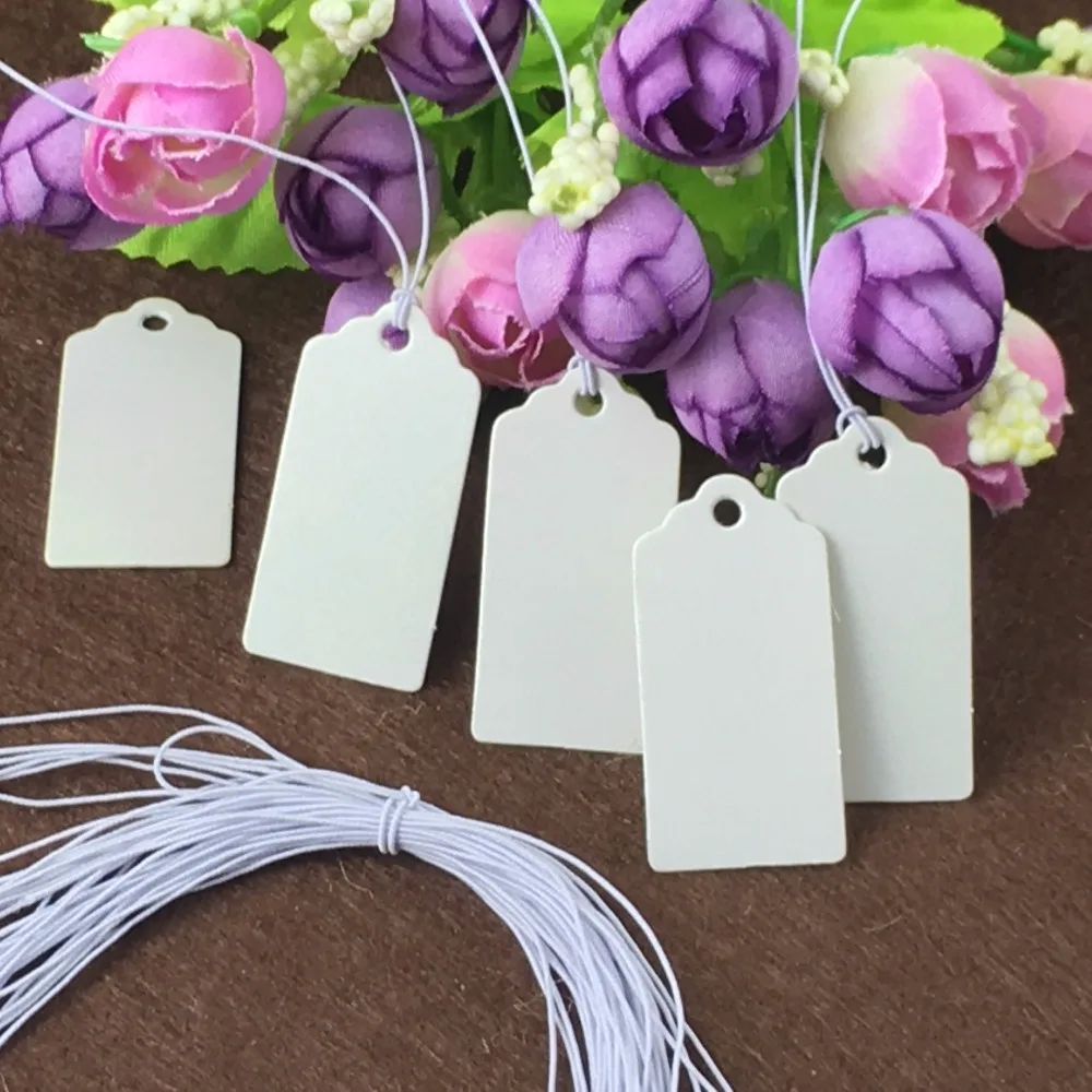 

200pcs White 4x2cm Price Tags+200pcs Strings Blank Small Retangle Scalloped Hang Gift/Price Tag Retro DIY Tags Label for Garment