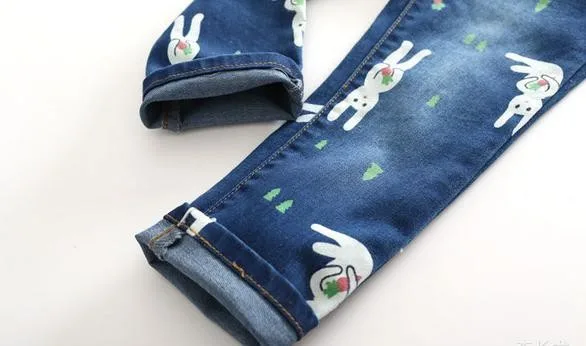 Новое поступление, милые джинсы для маленьких девочек джинсовые джинсы с принтом кролика для девочек детские длинные штаны на весну-осень повседневные брюки