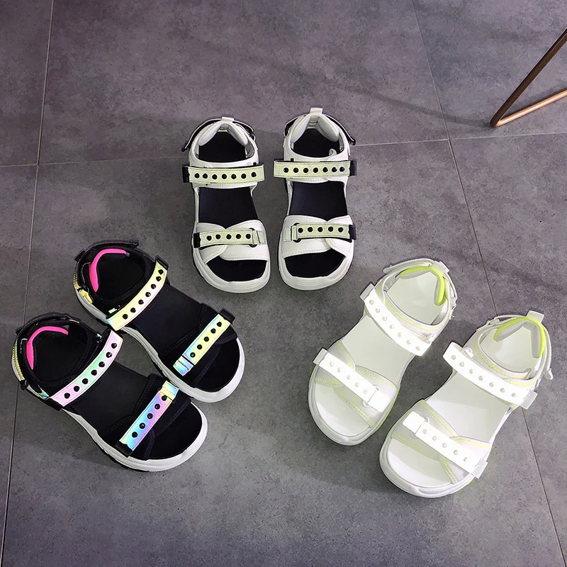 2019 الصيف جديد المرأة حذاء مسطح كبير حجم مفتوحة اصبع القدم البرية صندل كاجوال صنادل شاطئ برشام الروماني صنادل أرضية