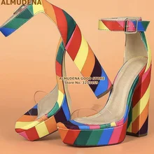 ALMUDENA/разноцветные босоножки в радужную полоску на платформе с массивным каблуком; модельные туфли из прозрачного ПВХ; прозрачные туфли-лодочки из змеиной кожи с пряжкой на ремешке