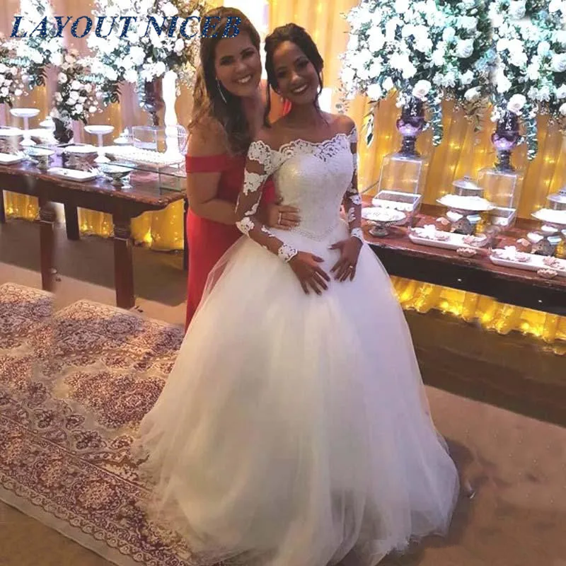 Princess Long Sleeve Tulle Wedding Dress 2019 Sheer Crew Neck Lace Appliques Lace-up Back Pearls Waist Floor Length Bridal Gown Custom Made