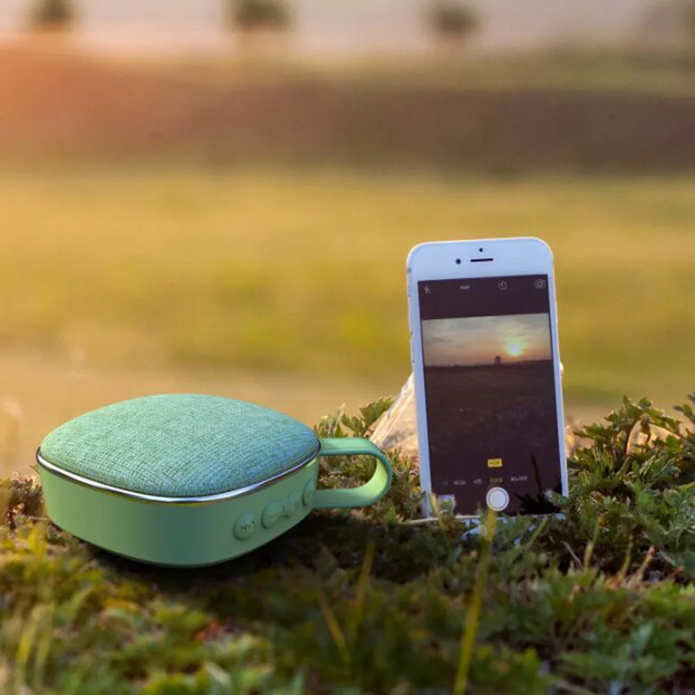 

Portable Handheld Cloth Art FM Radio Bluetooth Speaker Tfcard Wireless Speaker Better Bass Sound System Loudspeaker Portable