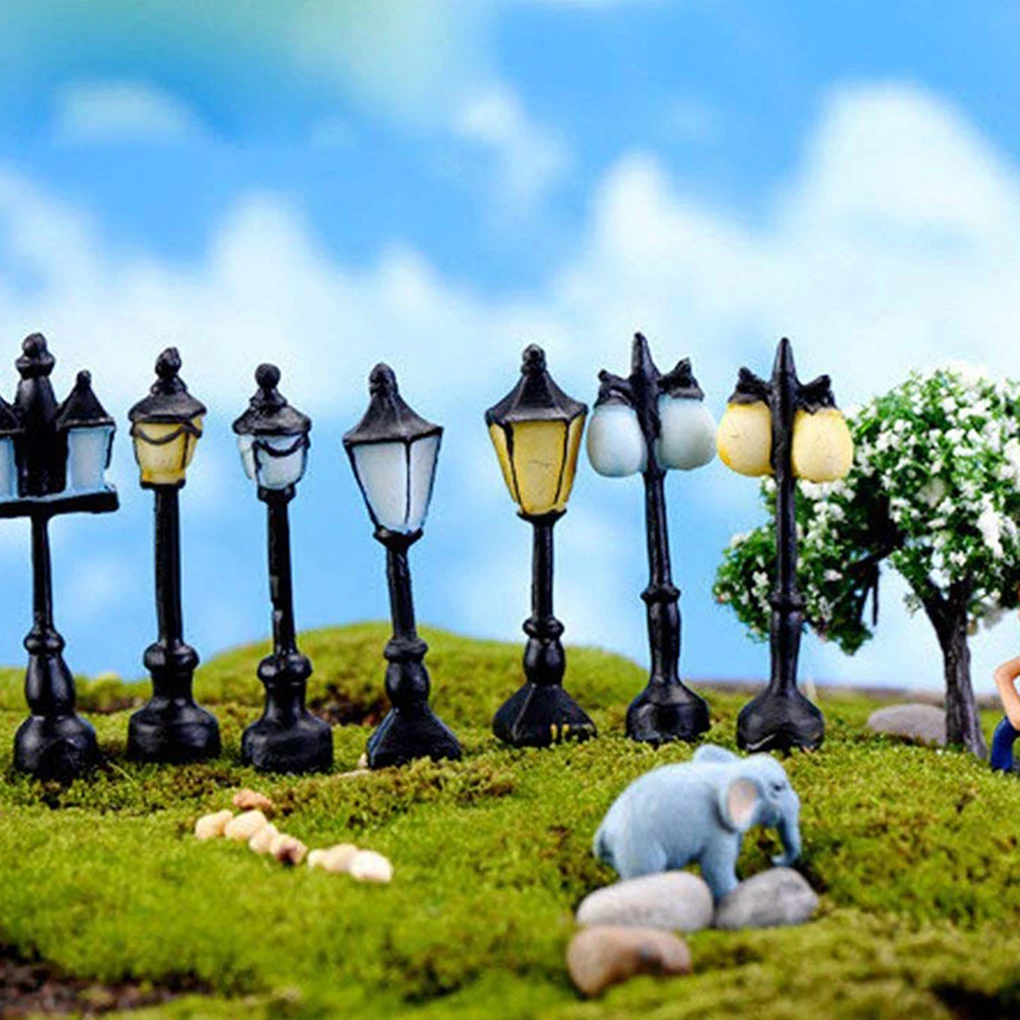 

Feiqong Vintage Street Lamp Miniatures Double Square Cute Streetlight Dollhouse Garden Adorable Ornament Miniature Random Color