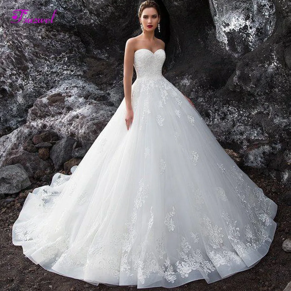 

Fsuzwel Graceful Appliques Court Train A-Line Wedding Dresses 2020 Sexy Strapless Lace Up Princess Bridal Gown Vestido de Noiva