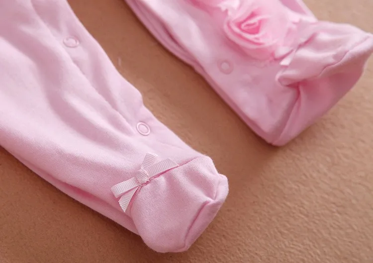 Для новорожденных Одежда для маленьких девочек с бантом/цветы комплект одежды для малыша footed играть костюм пижамы для младенцев Одежда для