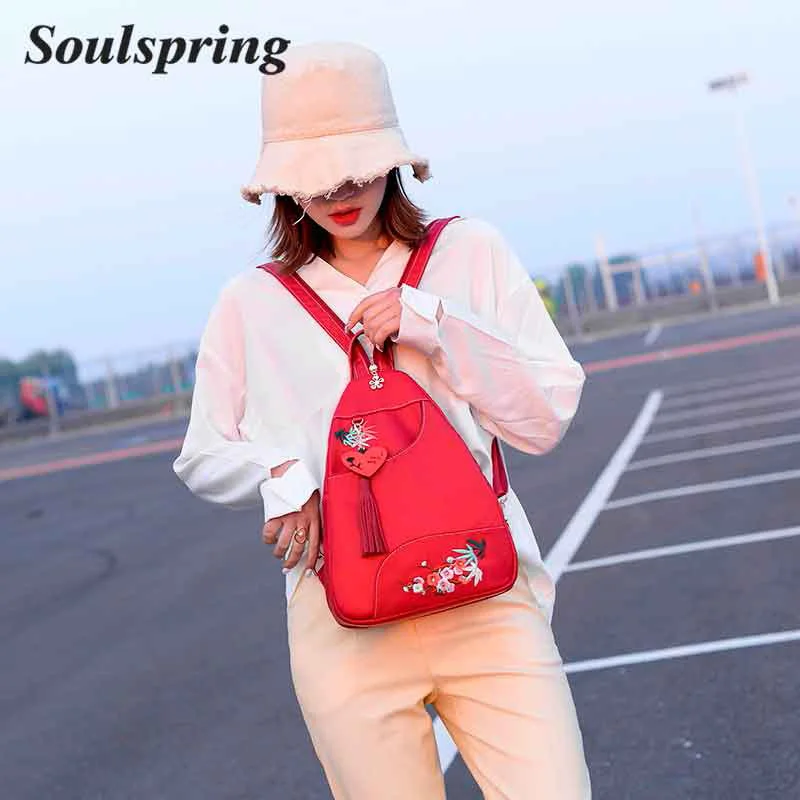 

2019 Summer Fashion Trend Wild Backpack Women Flower Embroidery High Quality Oxford Ladies Shoulder Bag Travel Backpack Bolsa