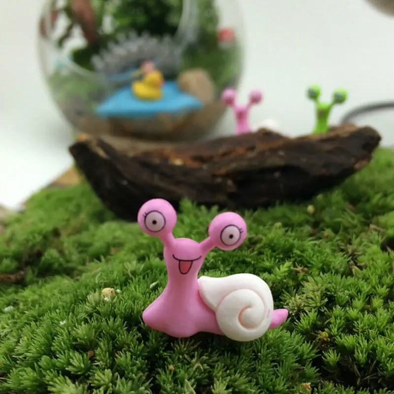Miniature Snail Figurine Decor Fairy Garden Dollhouse Ornament Random Color Miniature Snail Figurine Decor Fairy Garden Dollhouse Ornament Random Color