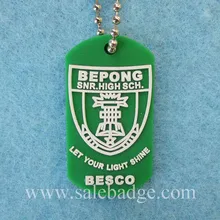 На заказ ПВХ собака бирка зеленый и белый логотип с задней печатью