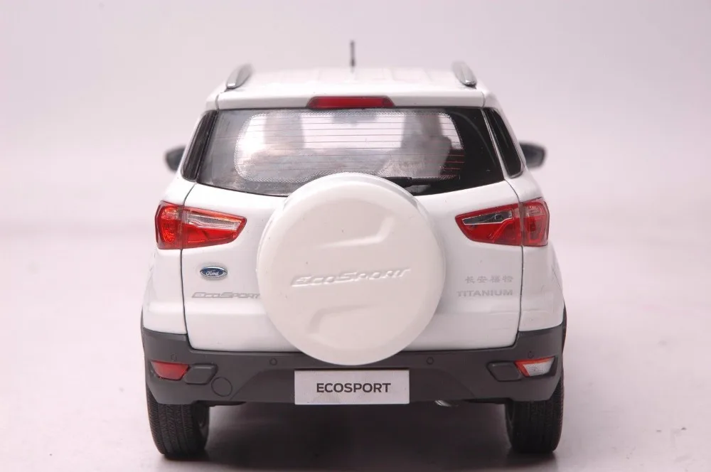 Ford Ecosport car model in scale 118 white (4)